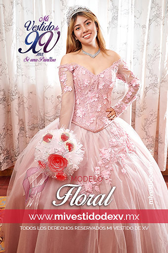 Joven quinceañera con vestido rosa con mangas completas y tela bordada con flores 3d