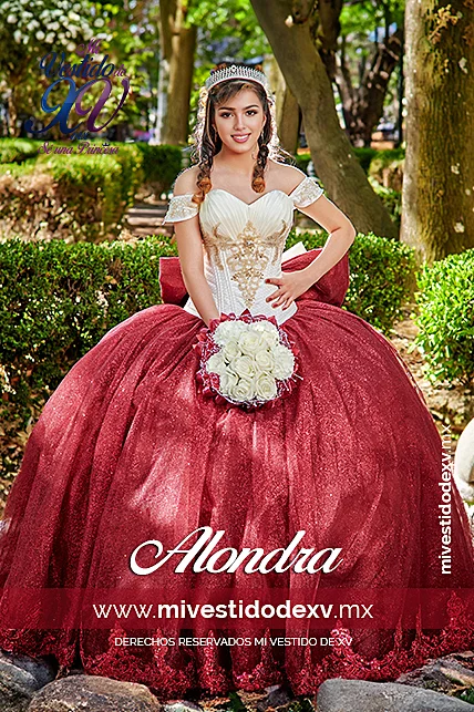 Hermoso vestido de xv años en color dorado y vino con hueso